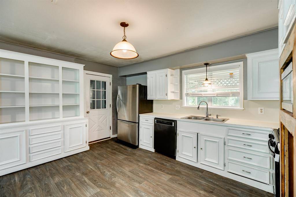 Sweeny, TX 77480,902 E 6th ST