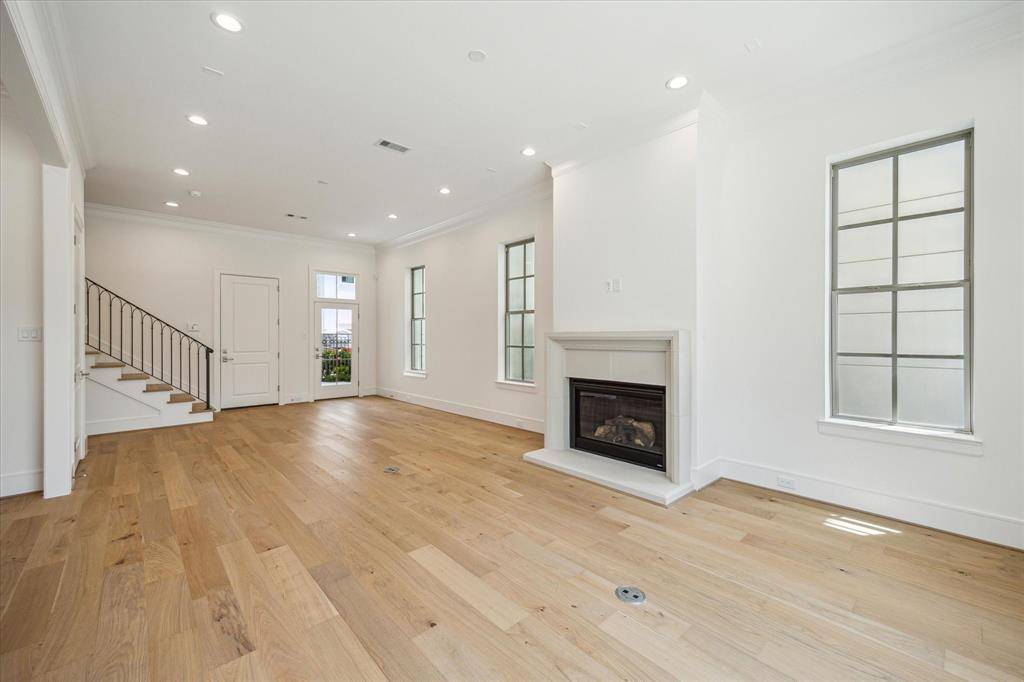 Houston, TX 77024,211 Sutton Row PL
