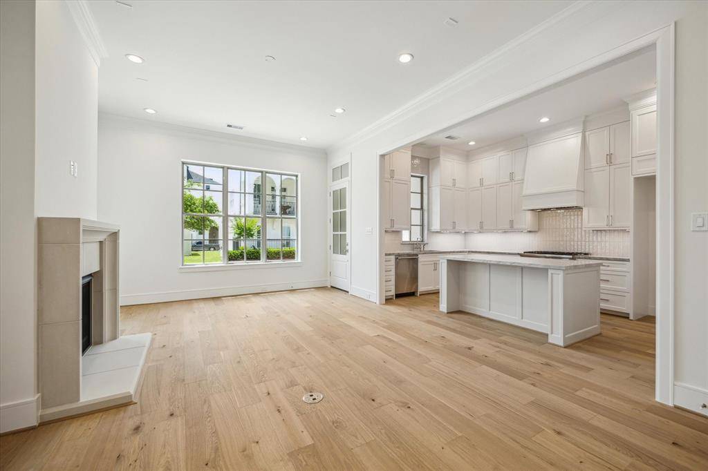 Houston, TX 77024,211 Sutton Row PL