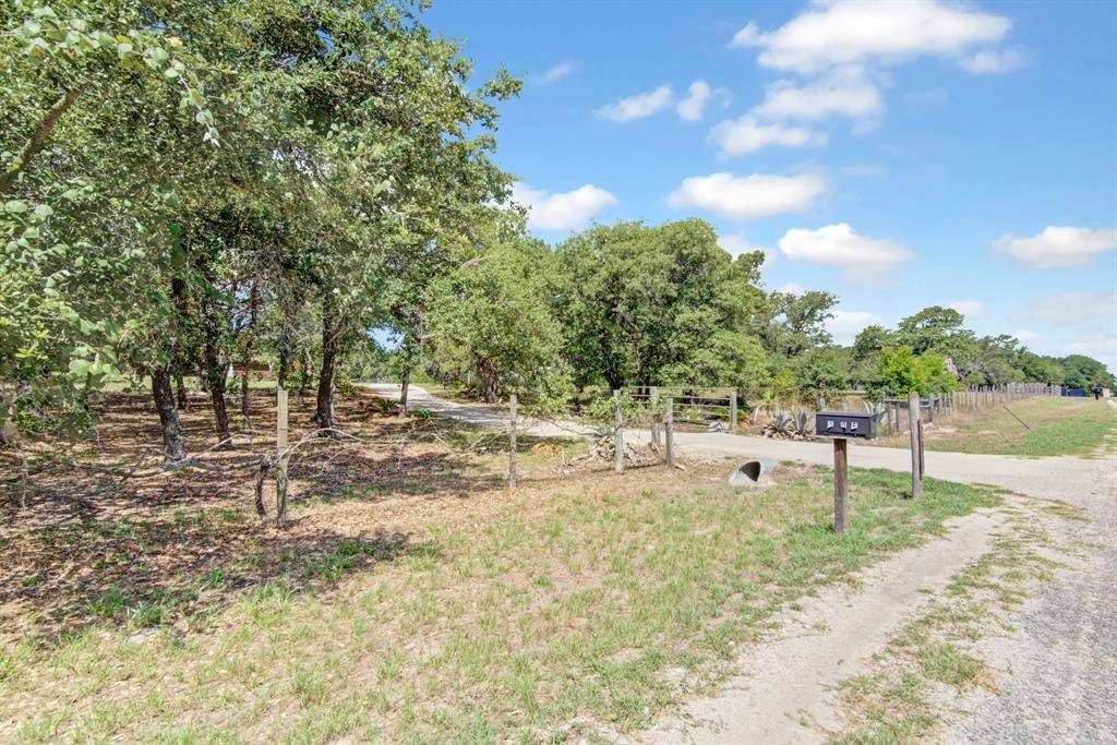 Floresville, TX 78114,105 O'Malley LN