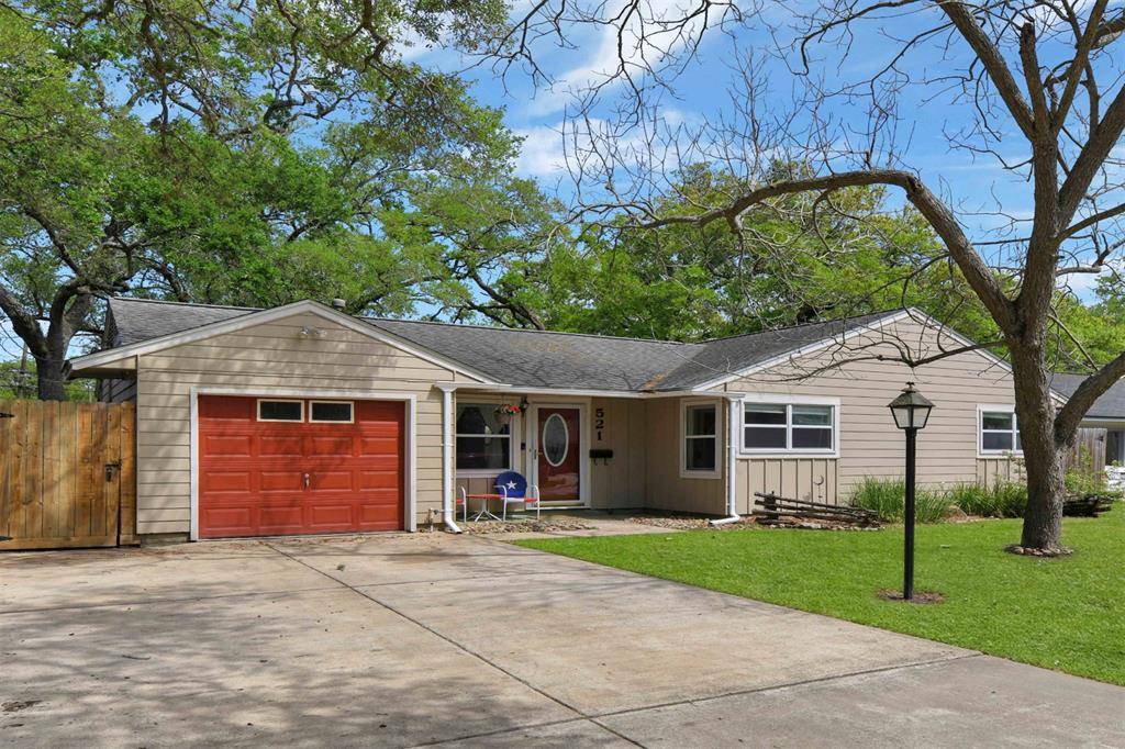 Lake Jackson, TX 77566,521 Gardenia ST