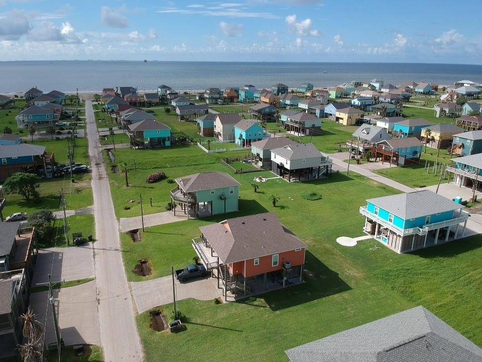 Crystal Beach, TX 77650,875 Wommack DR