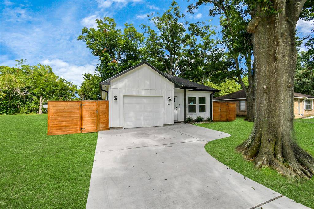 Angleton, TX 77515,701 S Morgan ST