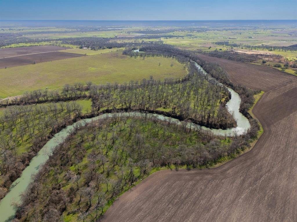 Gonzales, TX 78629,1112 County Road 255
