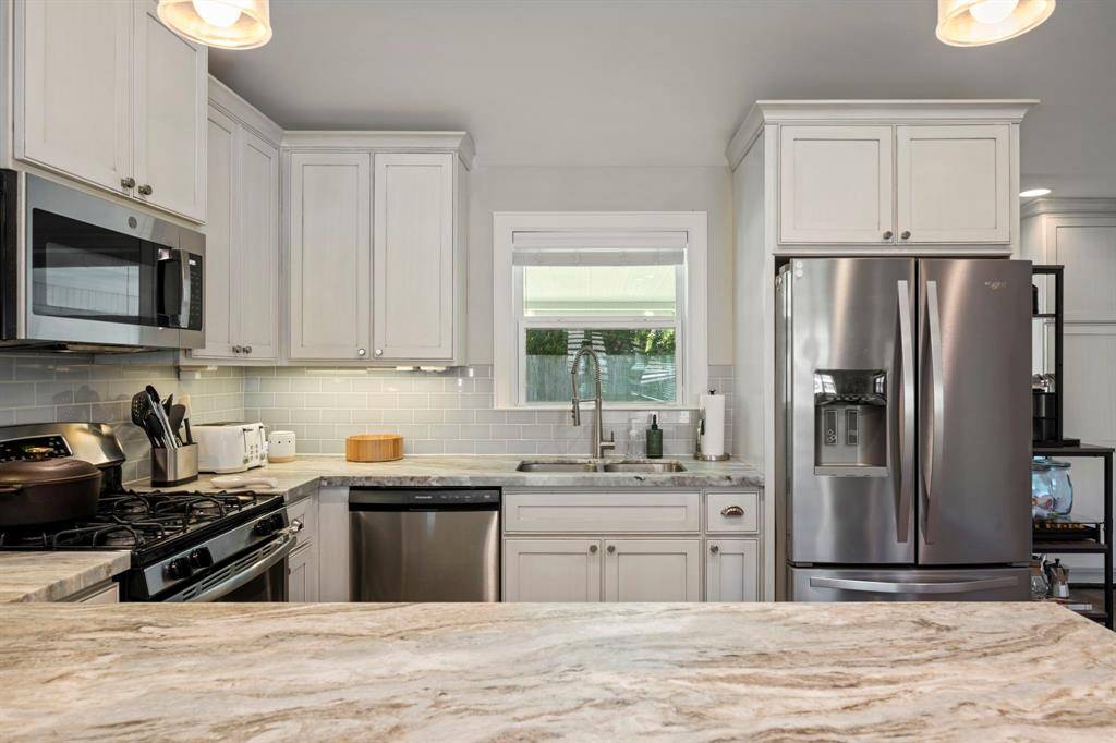 Houston, TX 77018,2107 Hewitt DR