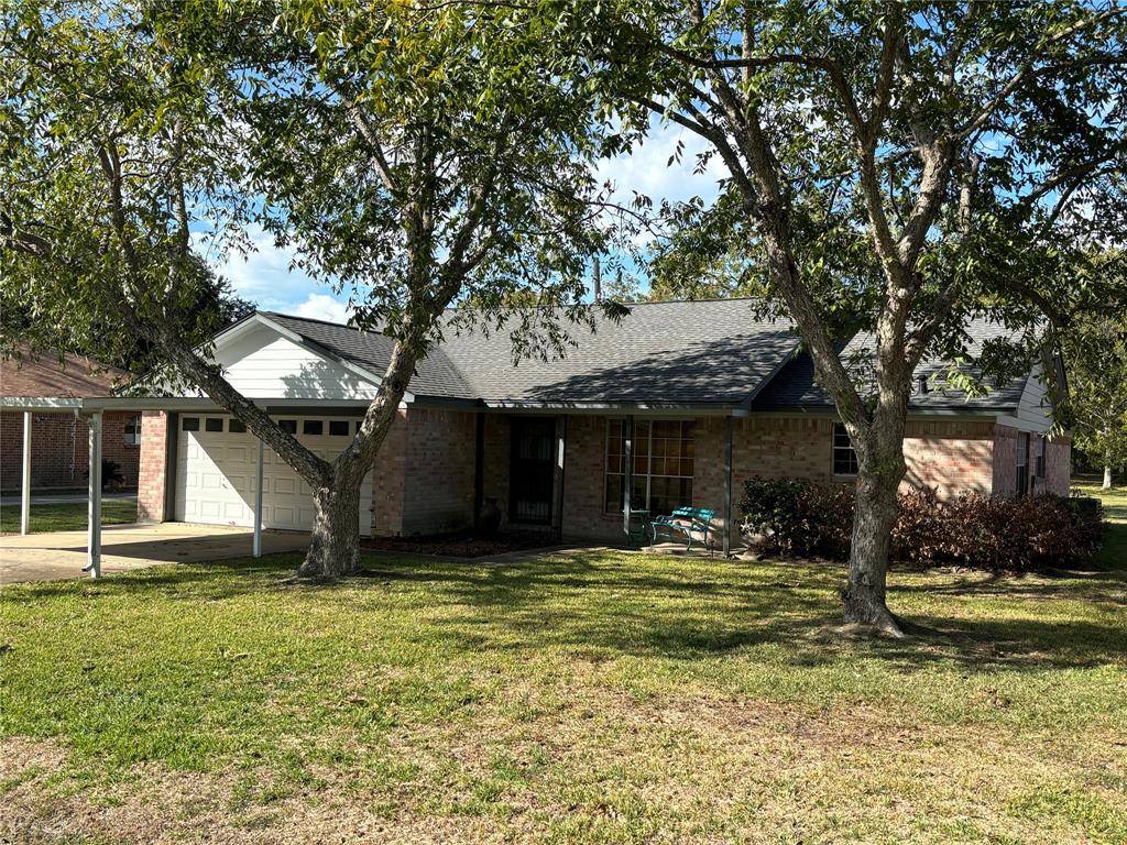 Highlands, TX 77562,414 Julie LN