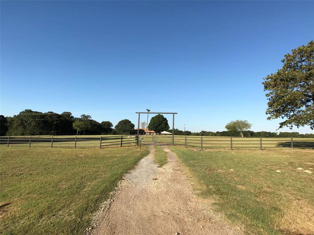 Buffalo, TX 75831,21803 IH 45 S Feeder