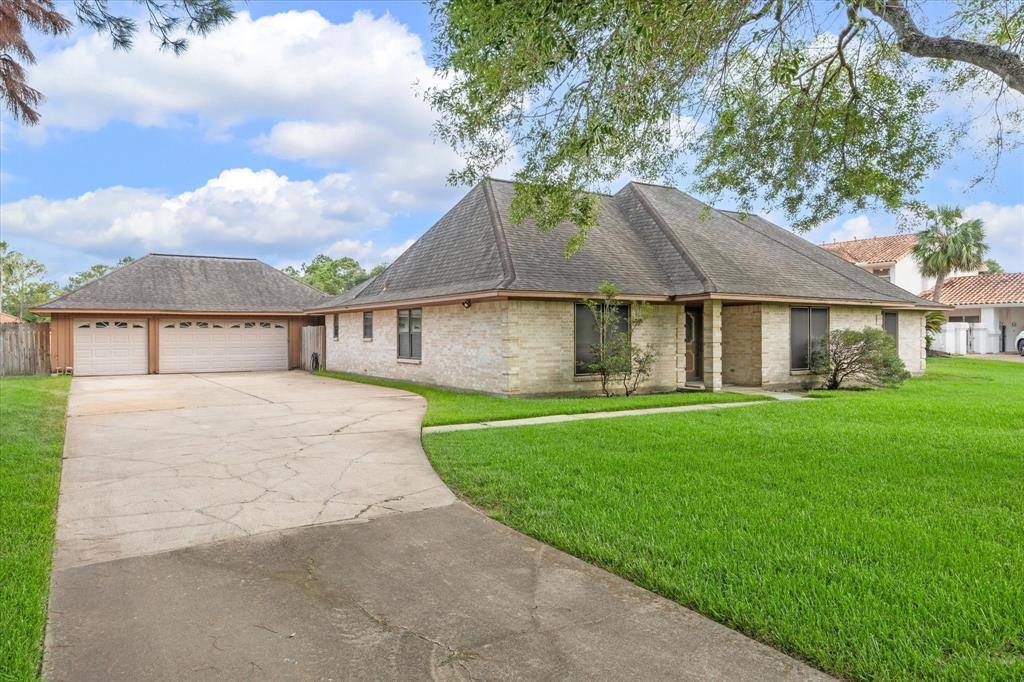 Friendswood, TX 77546,1201 Pine Hollow DR