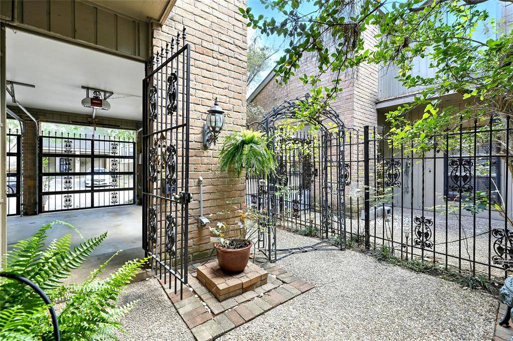 Houston, TX 77063,9400 Doliver DR #6