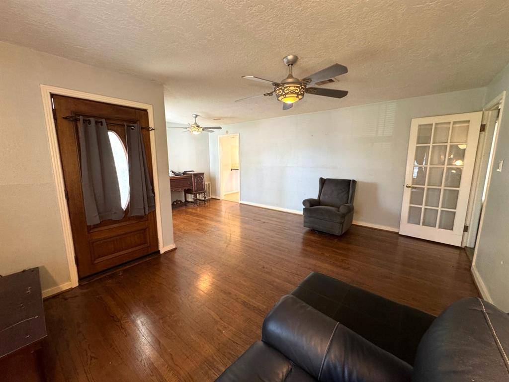Bellaire, TX 77401,4922 Beech ST