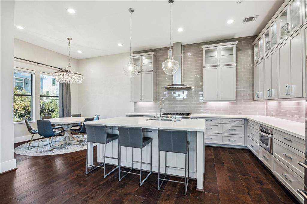 Houston, TX 77006,308 Willard
