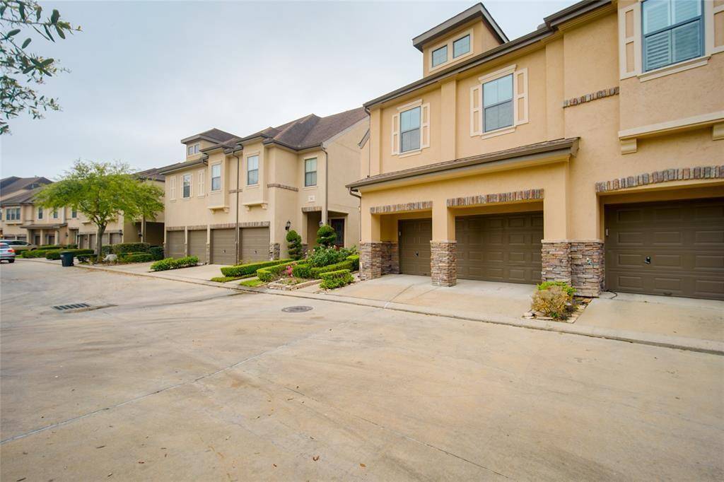 Houston, TX 77082,2906 Royal Oaks Crest Crest