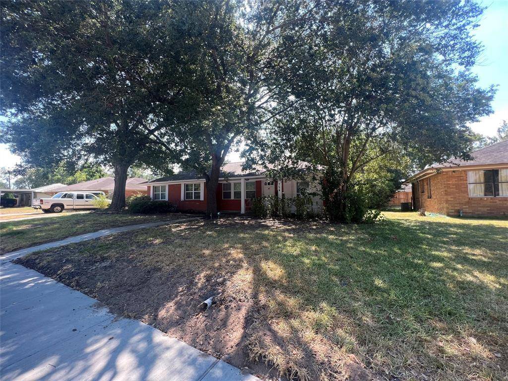 Pasadena, TX 77502,724 Oriole LN