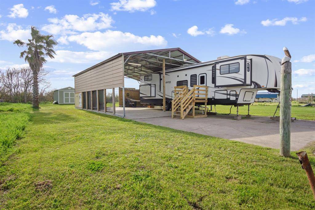 Gilchrist, TX 77617,1009 Head Hunter DR