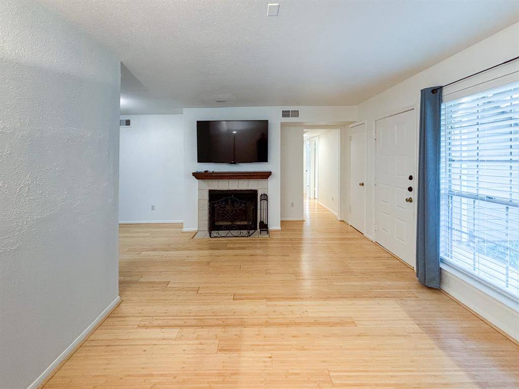 Houston, TX 77009,1860 White Oak DR #323