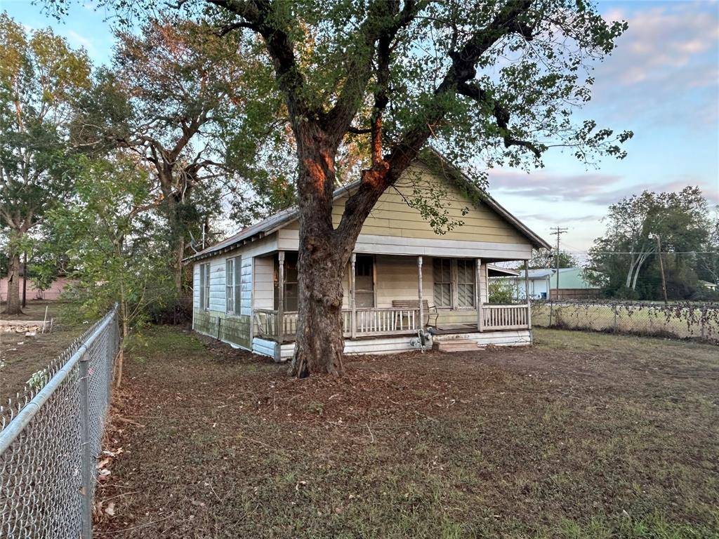 Hempstead, TX 77445,836 7th ST