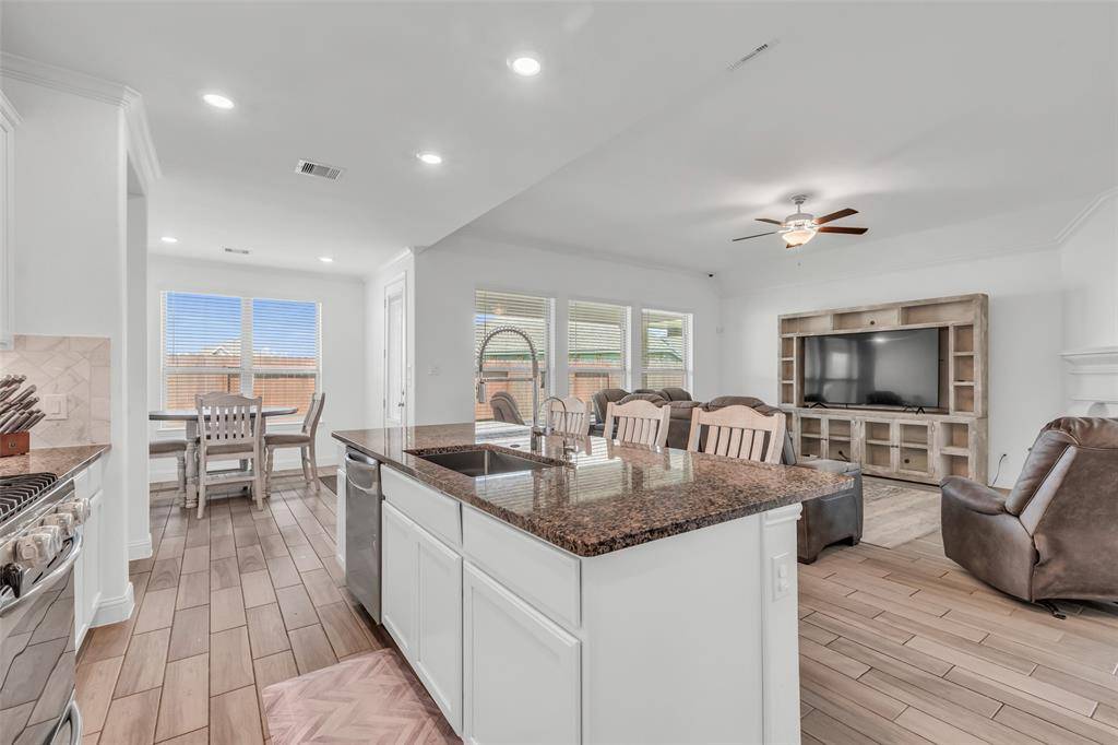 League City, TX 77573,505 OZARK COURT