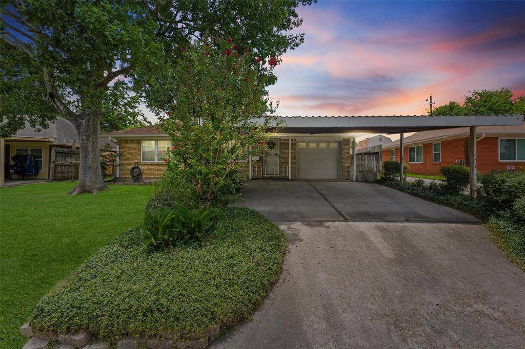 Pasadena, TX 77502,2106 Huckleberry LN