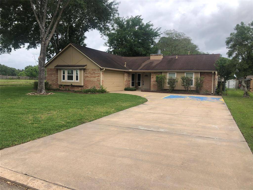 Alvin, TX 77511,222 W Sherwood DR