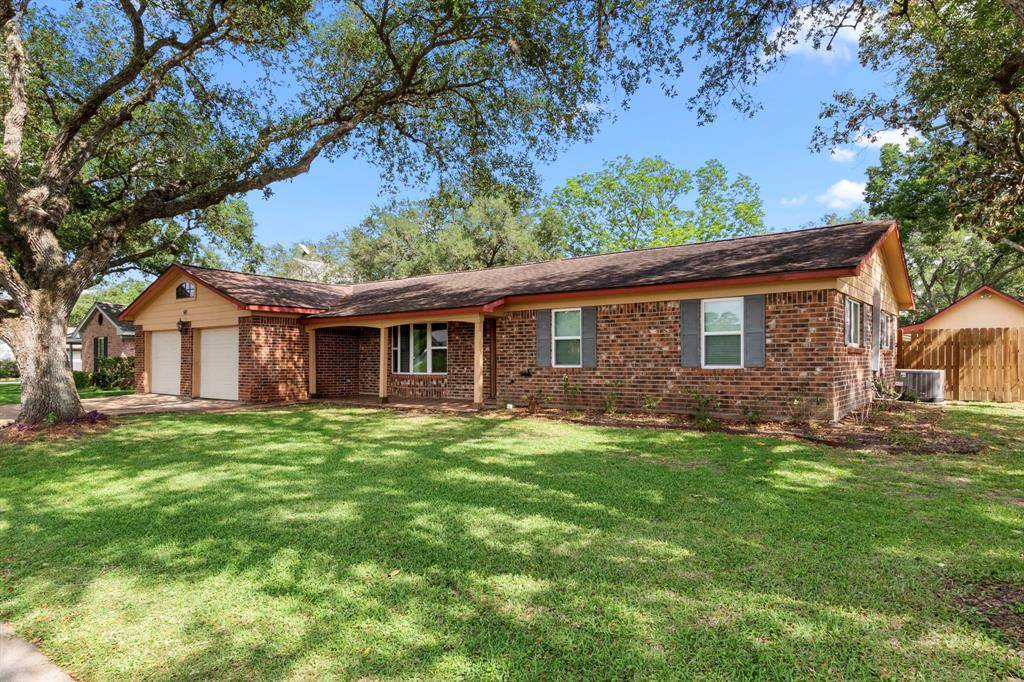 East Bernard, TX 77435,611 Dan ST