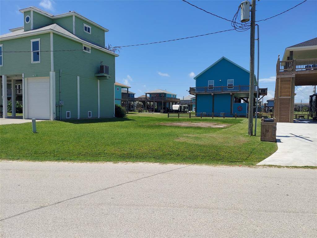 Crystal Beach, TX 77650,975 S Cove DR