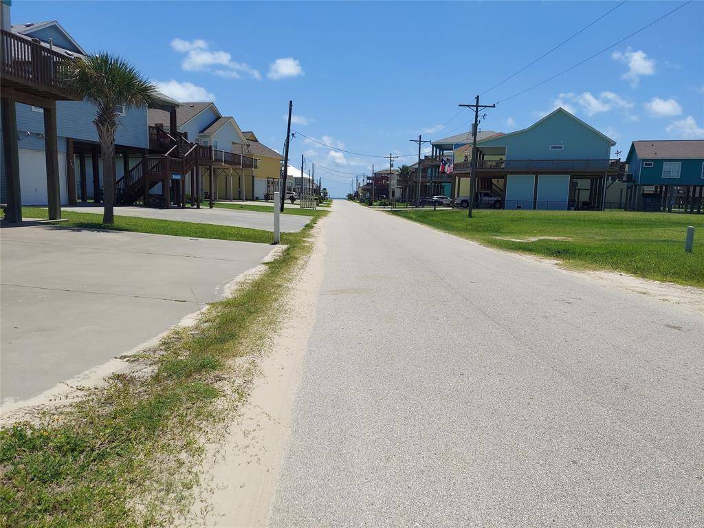 Crystal Beach, TX 77650,975 S Cove DR