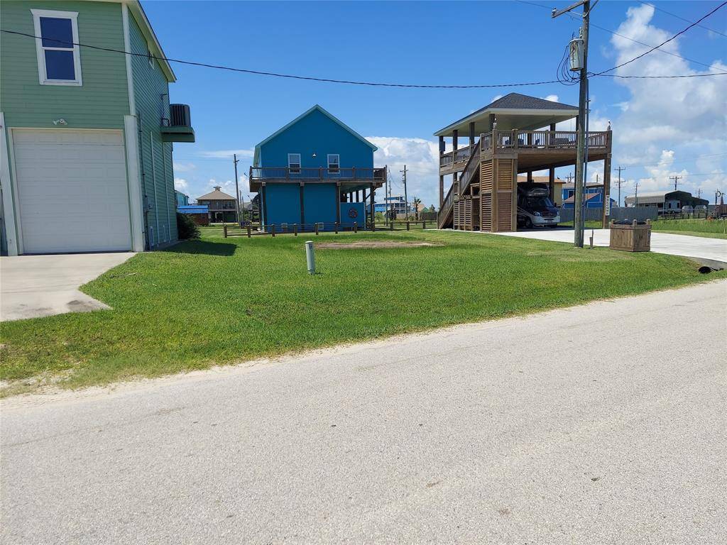 Crystal Beach, TX 77650,975 S Cove DR