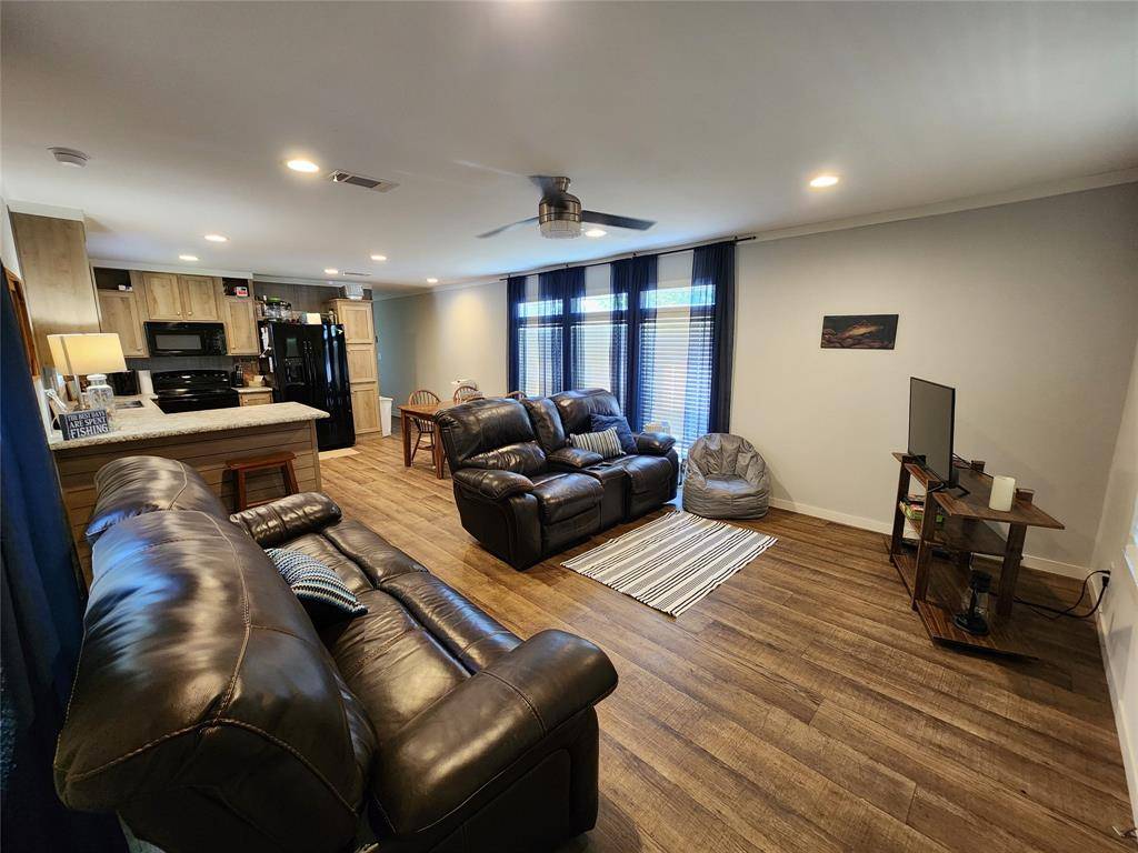 Point Blank, TX 77364,199 Casablanca DR