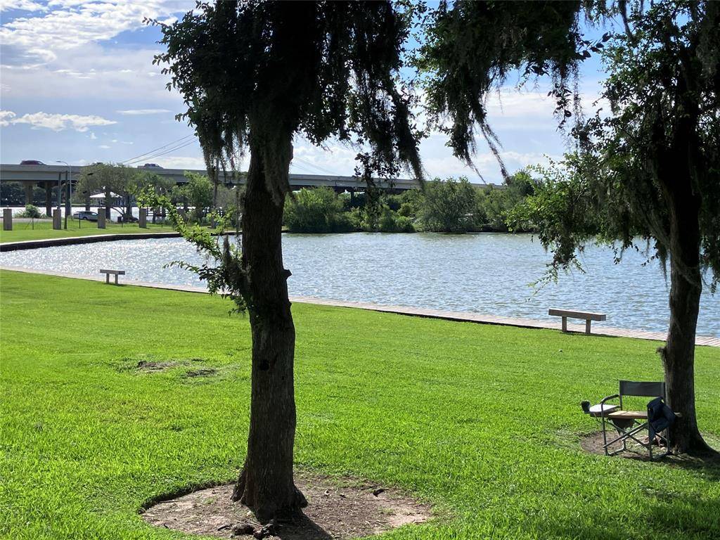 Webster, TX 77058,18800 Egret Bay BLVD #111