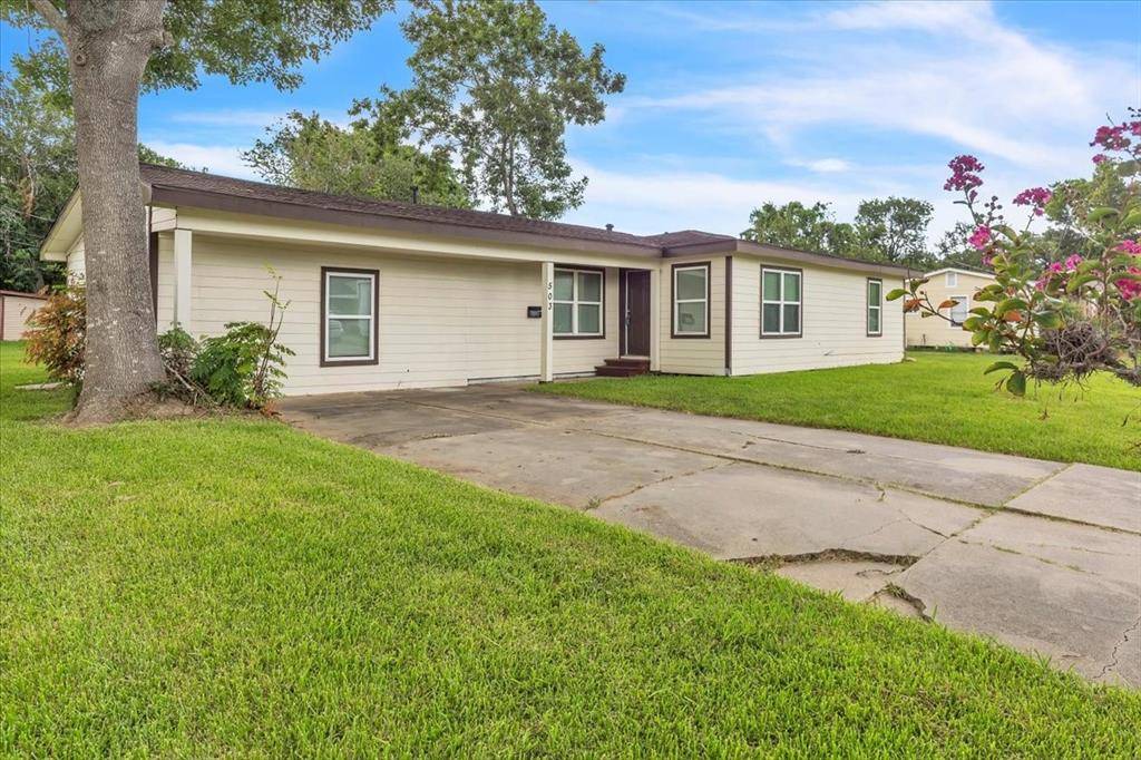 Lake Jackson, TX 77566,503 Azalea ST