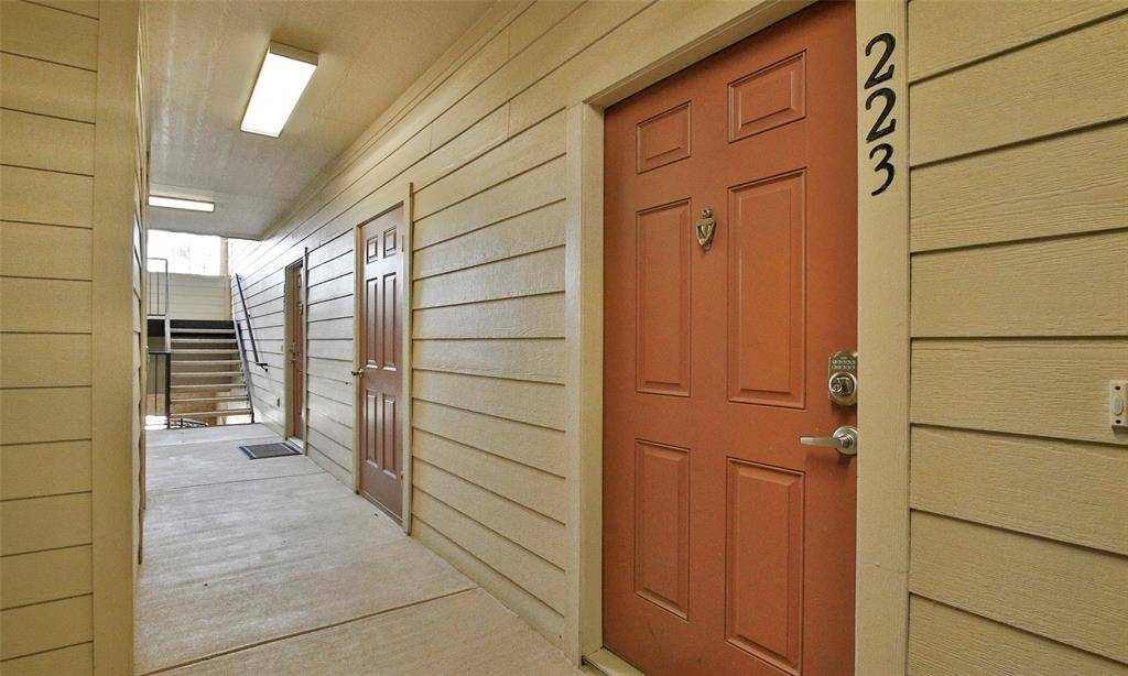 The Woodlands, TX 77382,6607 Lake Woodlands DR #223
