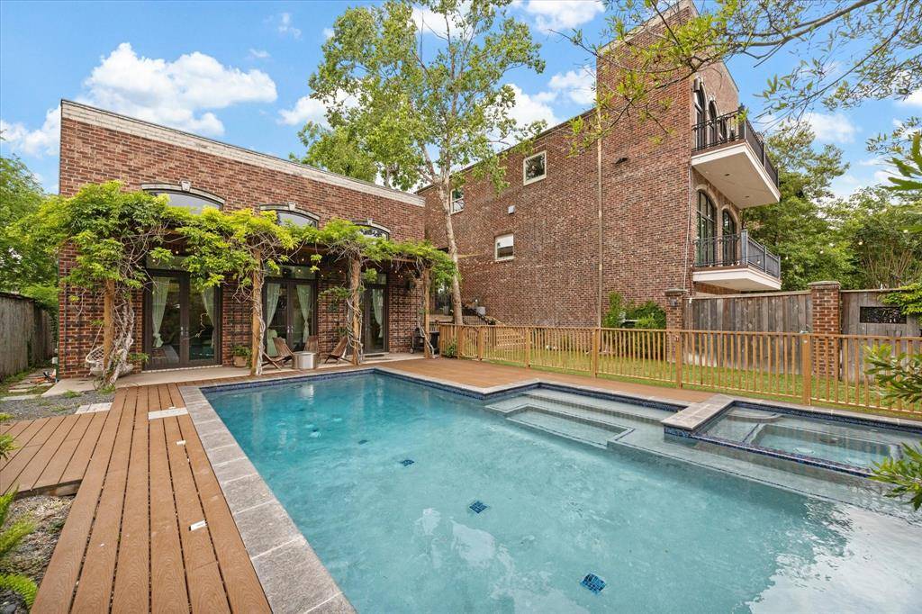 Houston, TX 77008,641 E 12th 1/2 ST