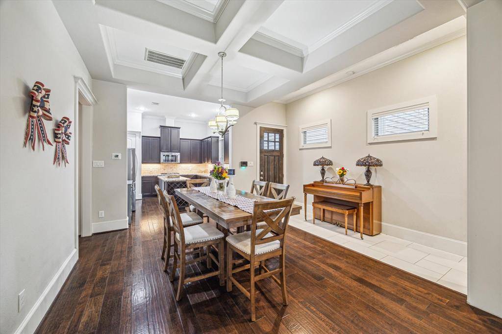 Houston, TX 77008,239 W 27th ST