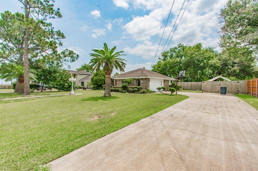 Highlands, TX 77562,4006 Lance ST