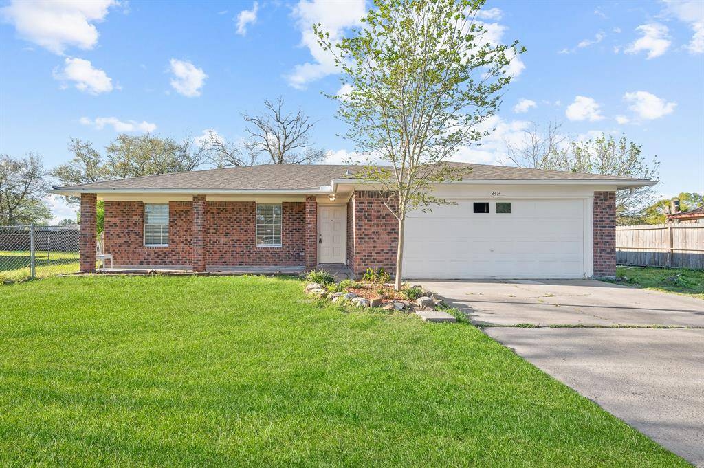 Highlands, TX 77562,2414 Camillia ST