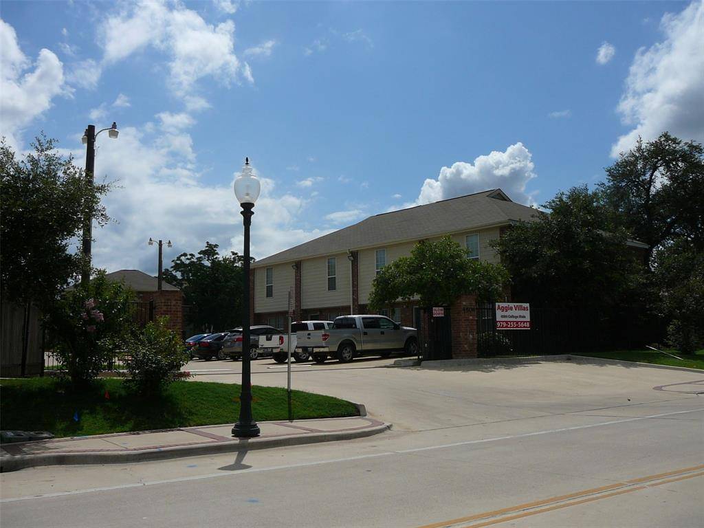 Bryan, TX 77801,4504 College Main ST #111