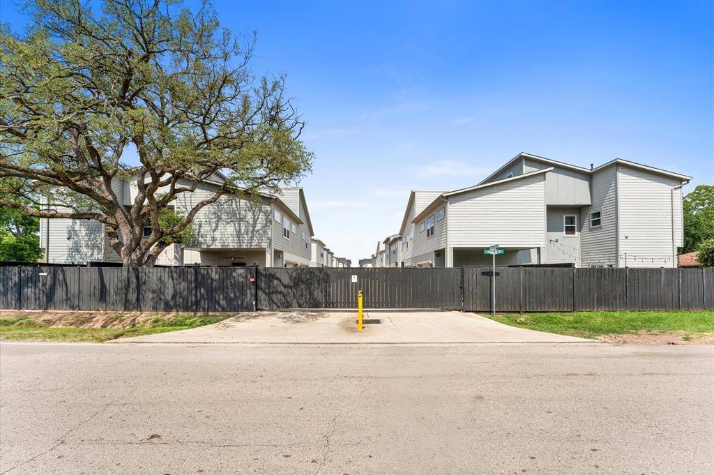 Houston, TX 77055,7722 Jacquelyn Oaks RD