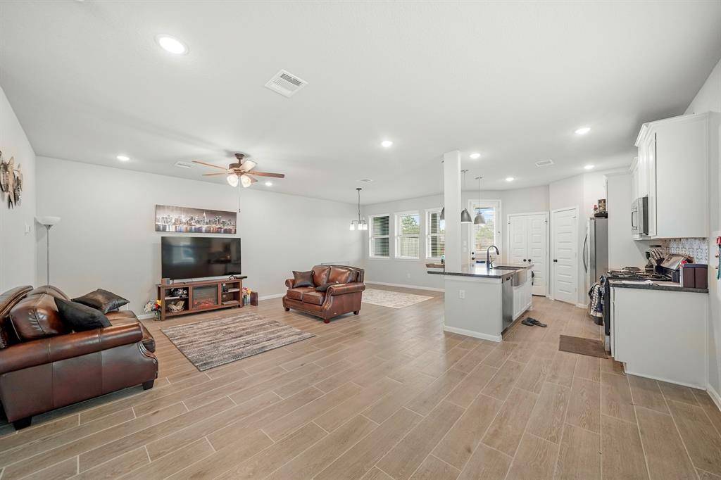 Pasadena, TX 77505,5621 Hyde Park DR