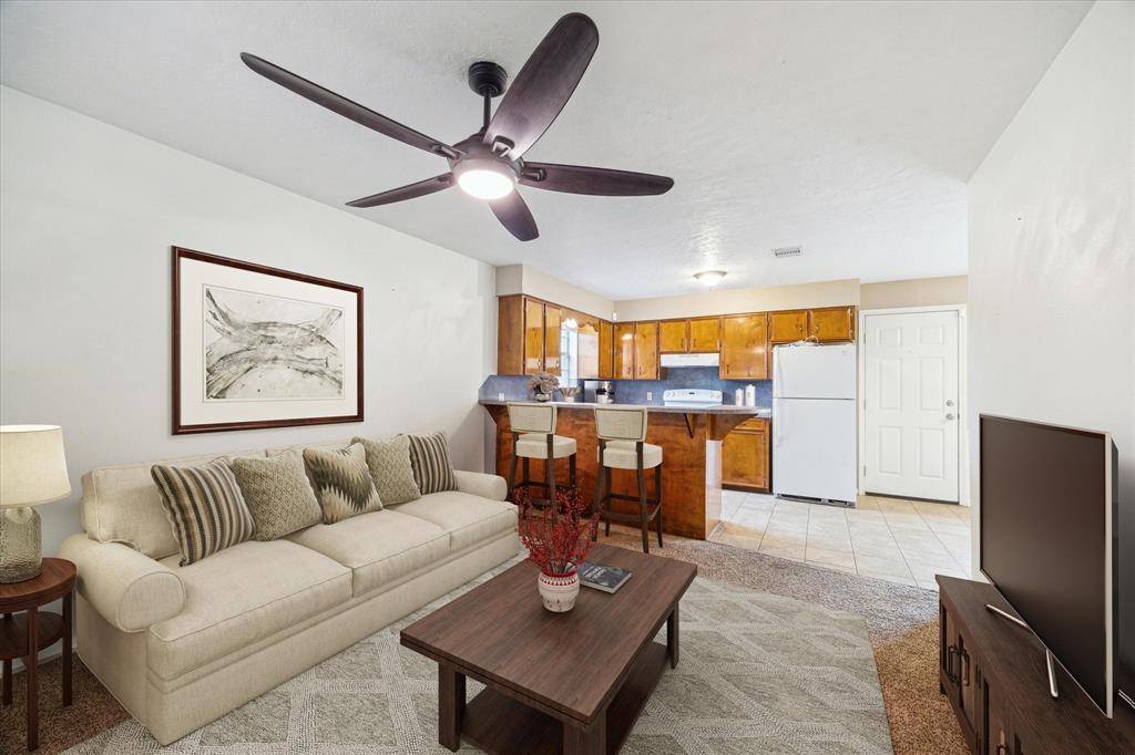 Highlands, TX 77562,526 Elena LN