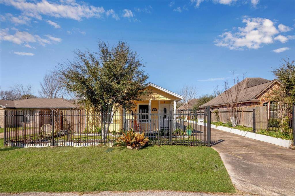 Houston, TX 77051,8324 Grandview ST