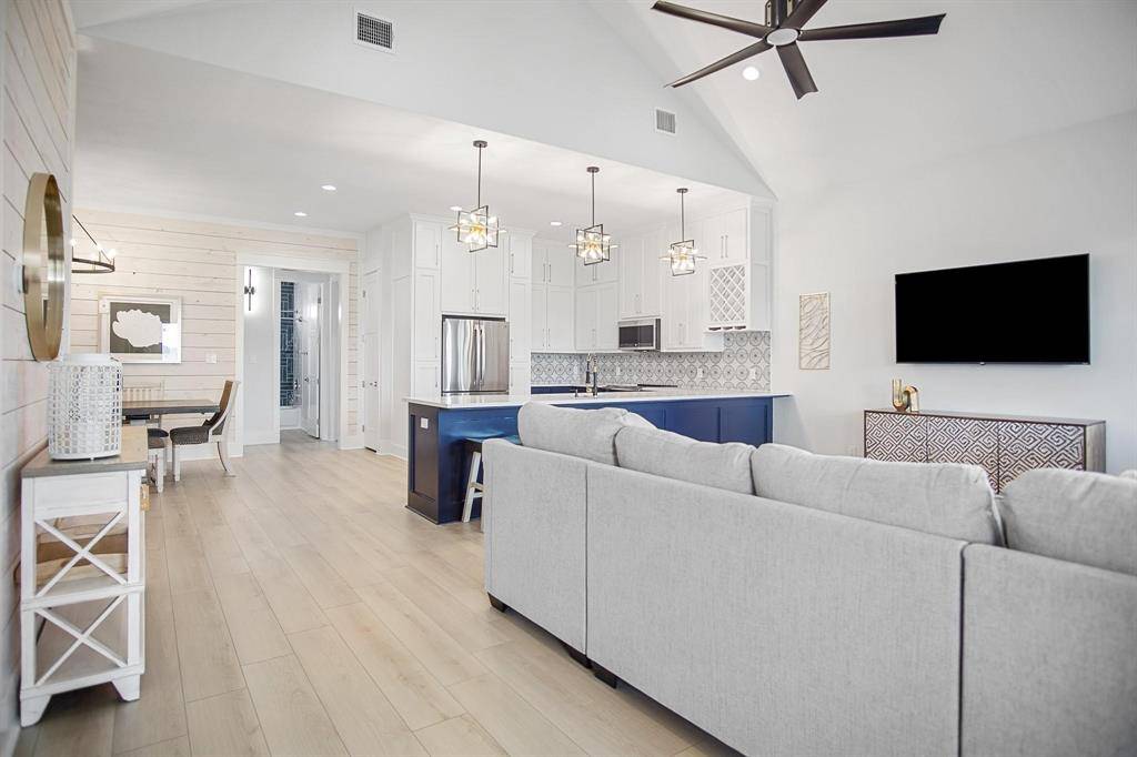 Crystal Beach, TX 77650,867 Bowers LN