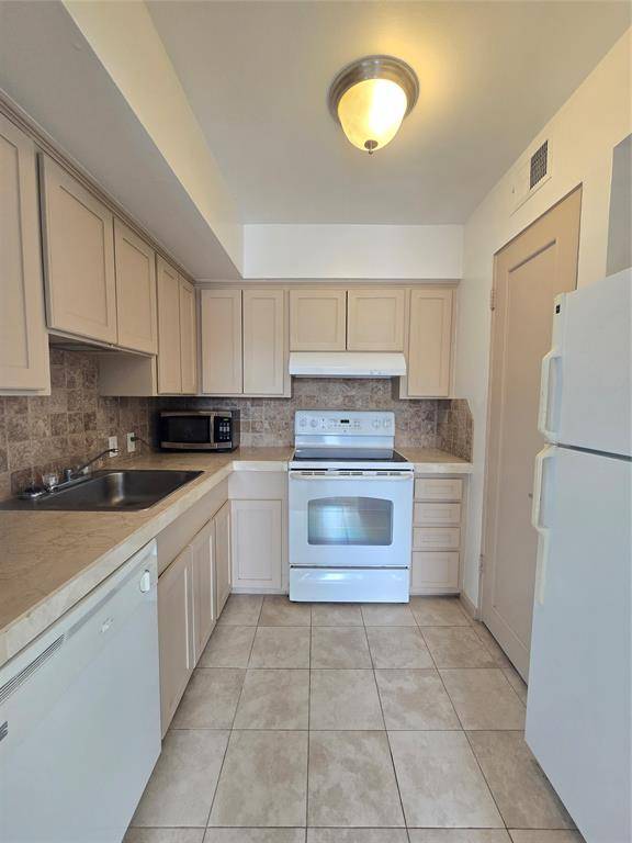 Houston, TX 77005,5353 Dora ST #14