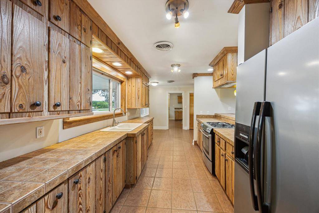 Burton, TX 77835,13016 W Burton ST