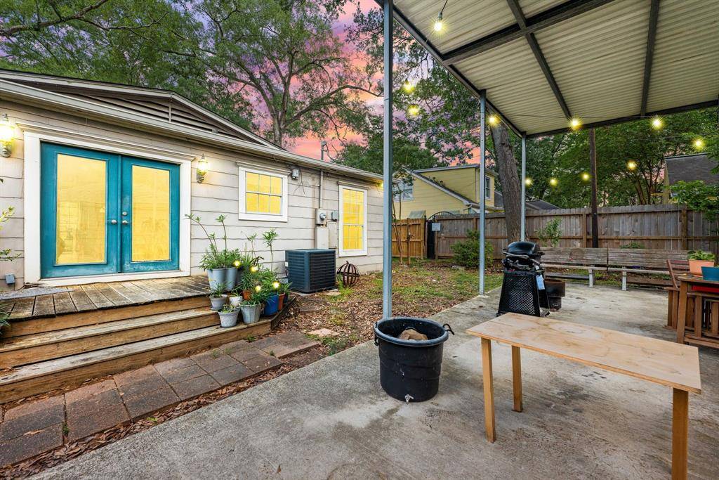 Houston, TX 77018,863 W 43rd ST