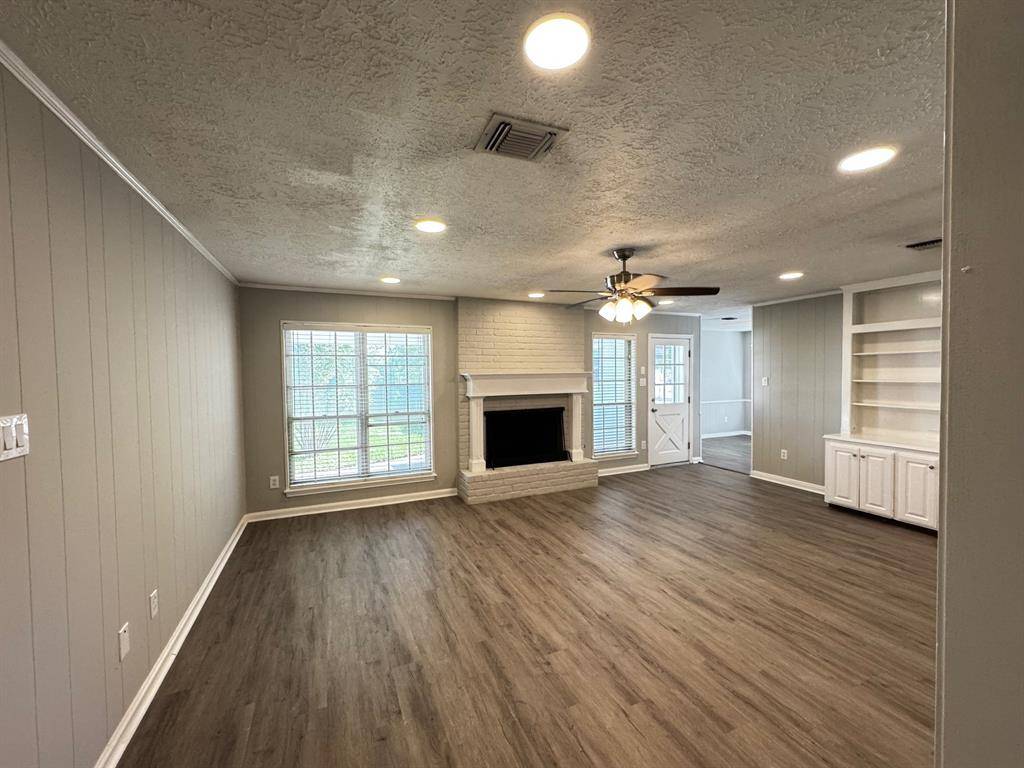 Huntsville, TX 77340,1421 Green Briar DR