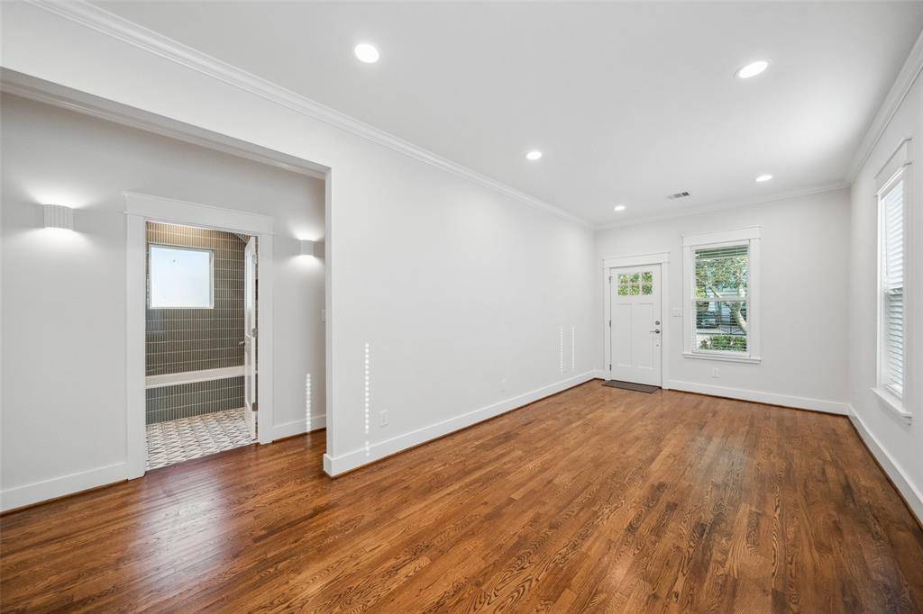 Houston, TX 77008,623 E 12th 1/2 ST