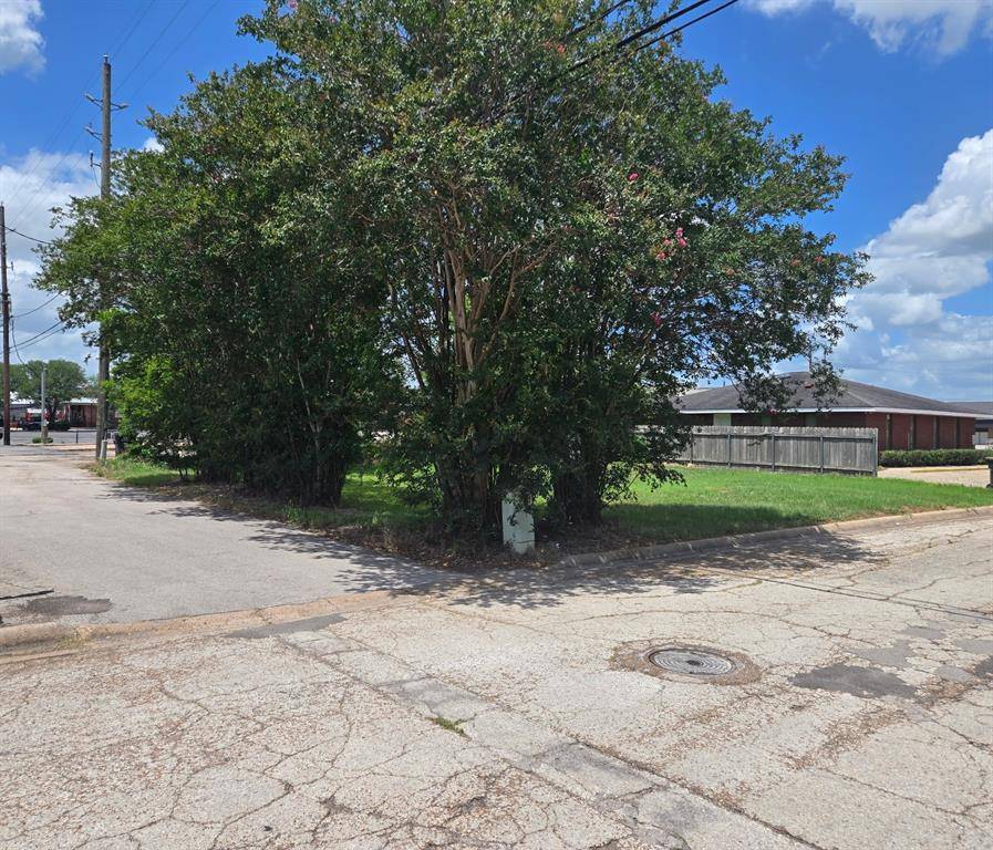 Sealy, TX 77474,211 4th ST