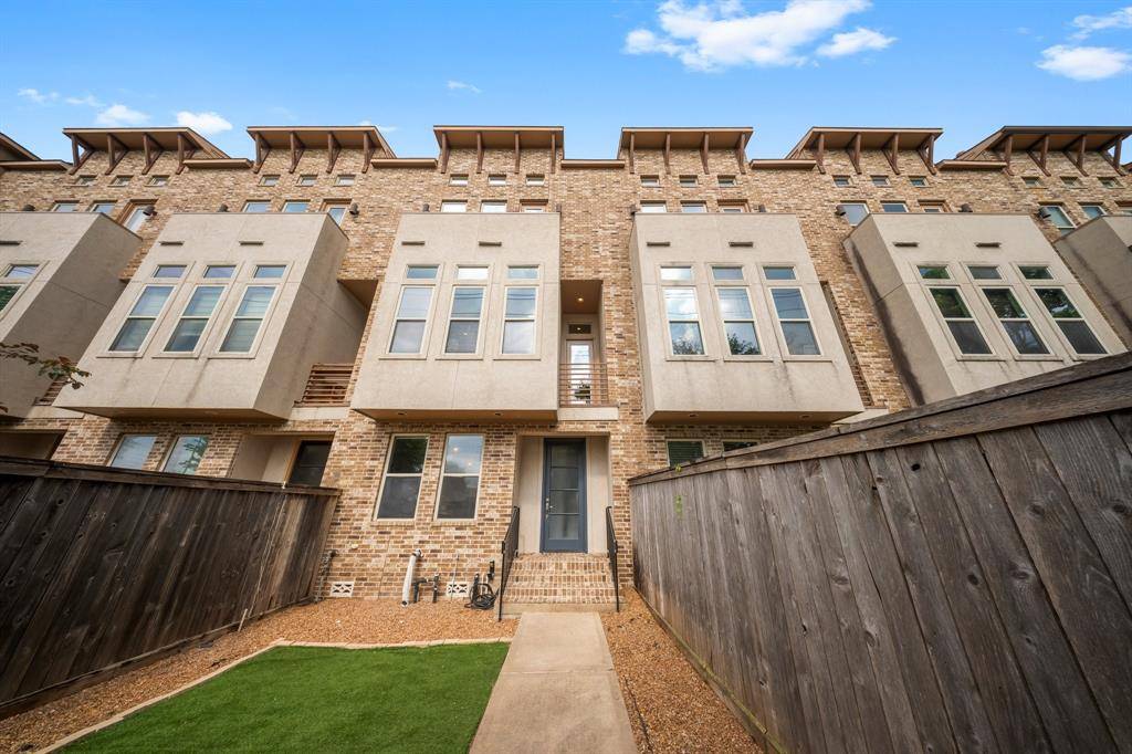 Houston, TX 77007,111 E 2nd ST