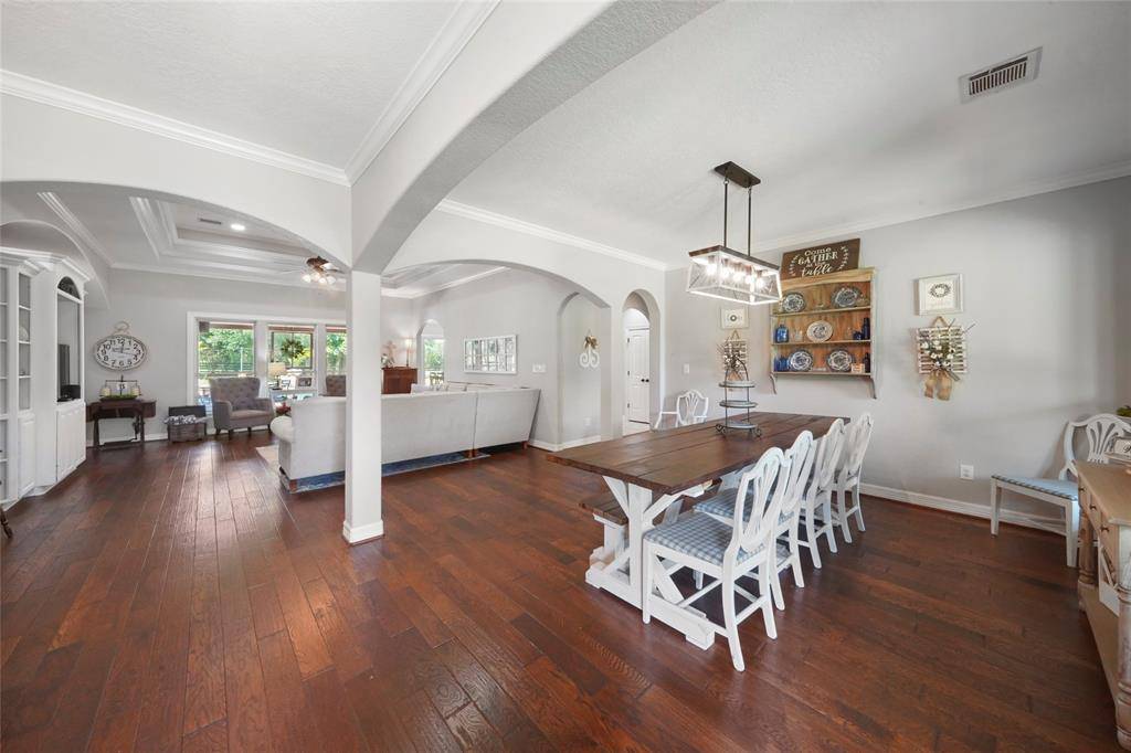 Montgomery, TX 77316,5112 E Settlers BND