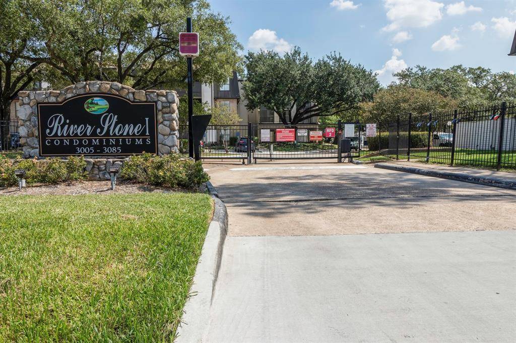 Houston, TX 77042,3055 Walnut Bend LN #35